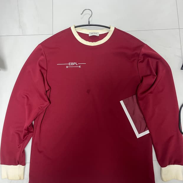 엔조블루스 버건디 긴팔티셔츠 (빈지노 착용 동일제품)