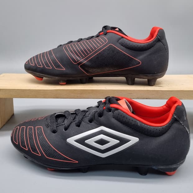 엄브로 아동축구화 225