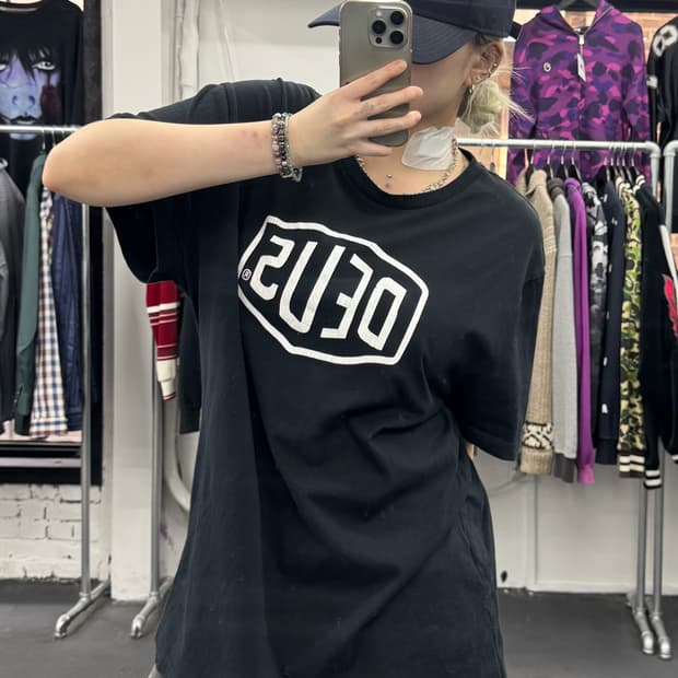 데우스 빅로고 티셔츠