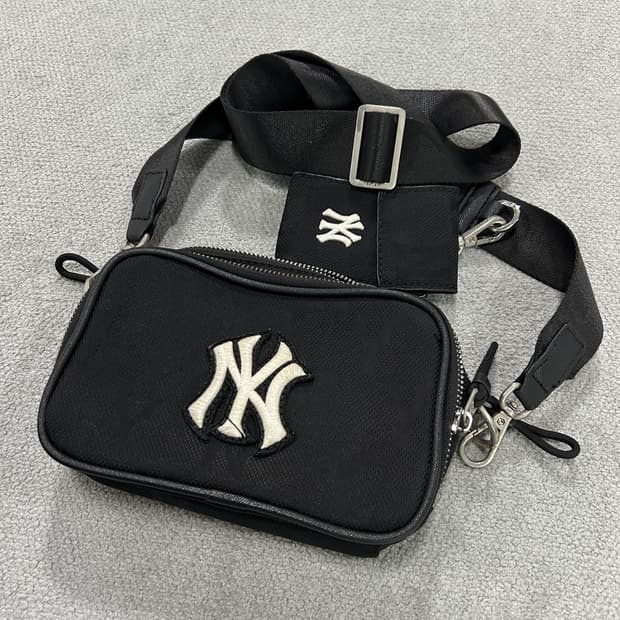 뉴욕 양키즈 모노그램 자카드 미니 크로스백 풀세팅