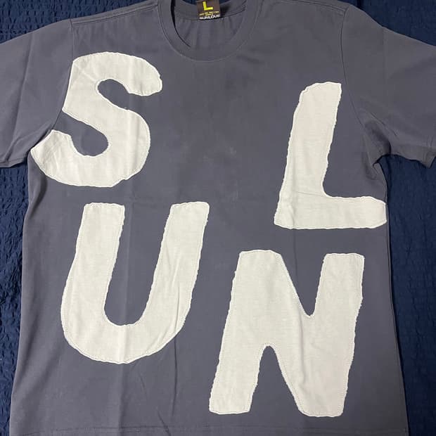 썬러브 Capital Tee Charcoal