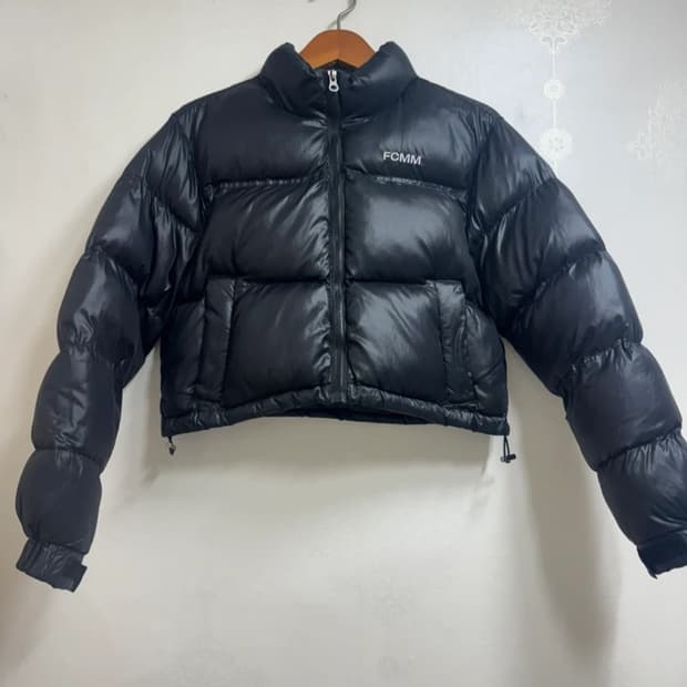 FCMM 글로시 크롭 패딩 점퍼 블랙 색상 S