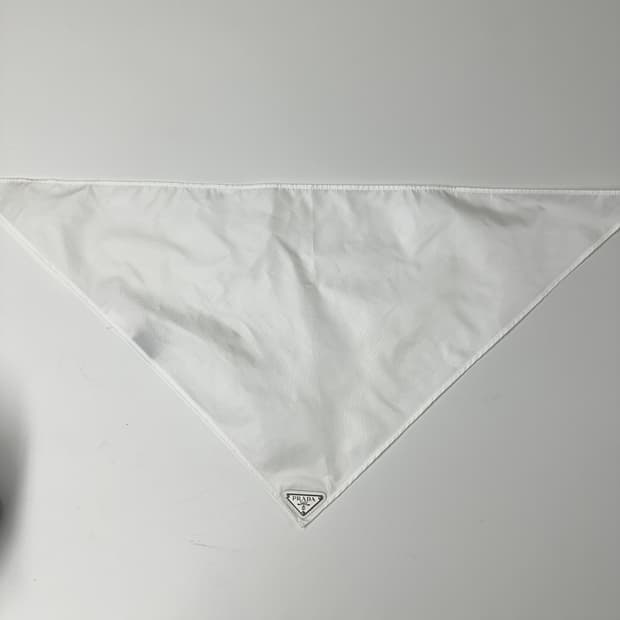 프라다 리나일론 삼각 스카프