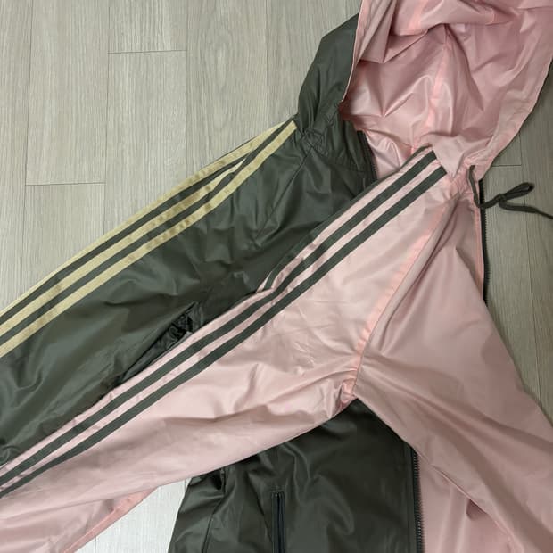 아디다스 핑크 카키 리버시블 바람막이 후드