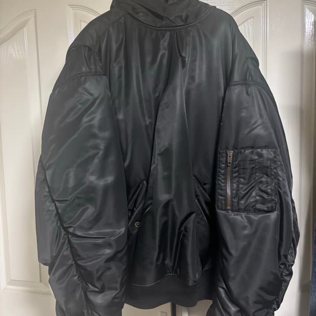 발렌시아가 스포티b 후드 봄버 3