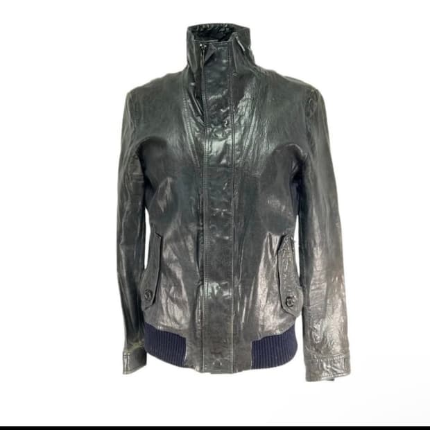 우영미 솔리드옴므 레더자켓 105 사이즈 구합니다