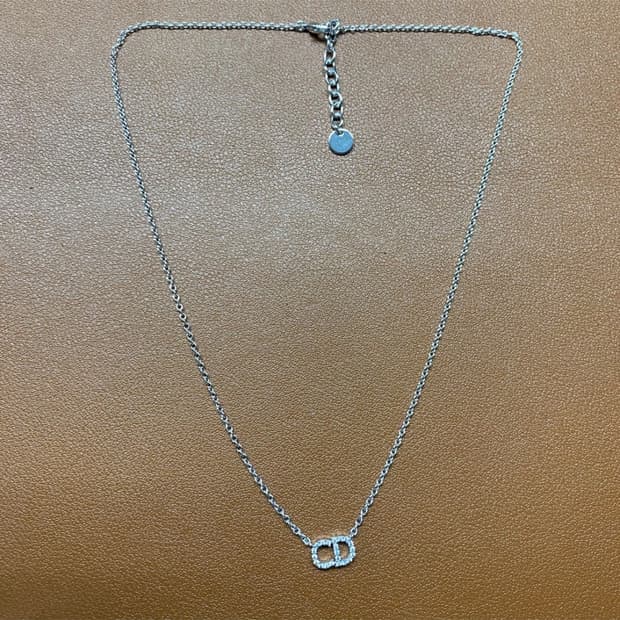 디올 쁘띠 CD 로고 실버 목걸이