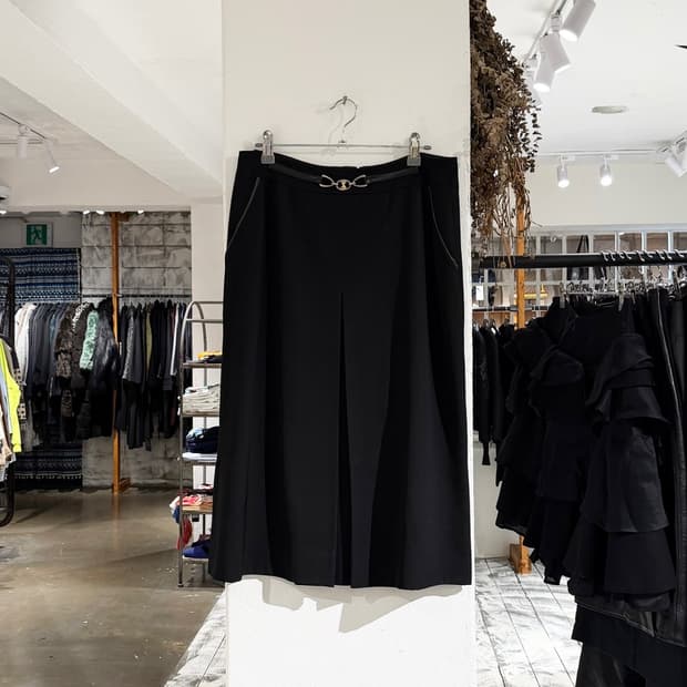 셀린느 블랙 금장 로고 울 미디스커트