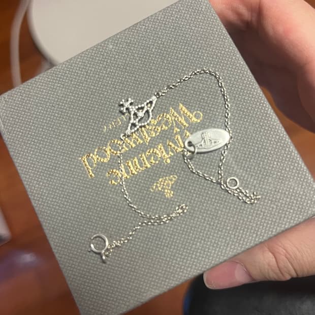 비비안웨스트우드 팔찌