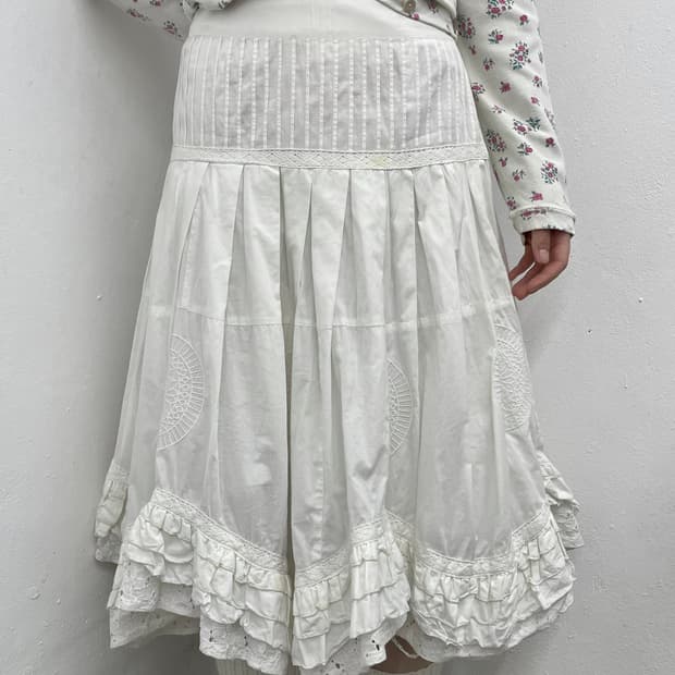 화이트 러플 자수 캉캉 스커트