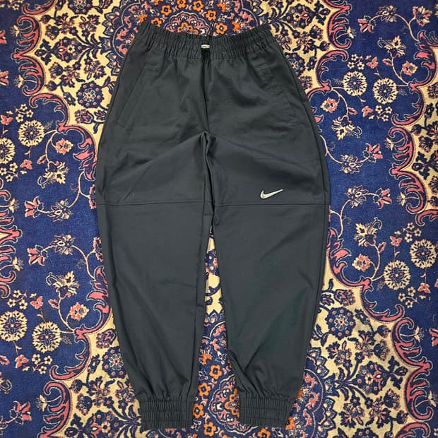 나이키(Nike) 볼드 스우시 하이라이져 나일론 조거팬츠