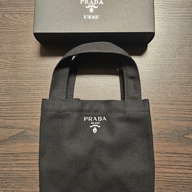 프라다 르옴므 에코백 Womens OS.새상품