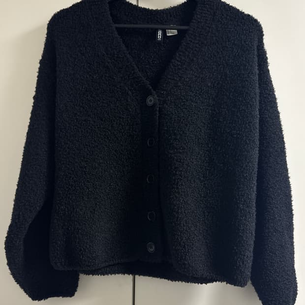 H&M 블랙 뽀글이 V넥 가디건 S사이즈
