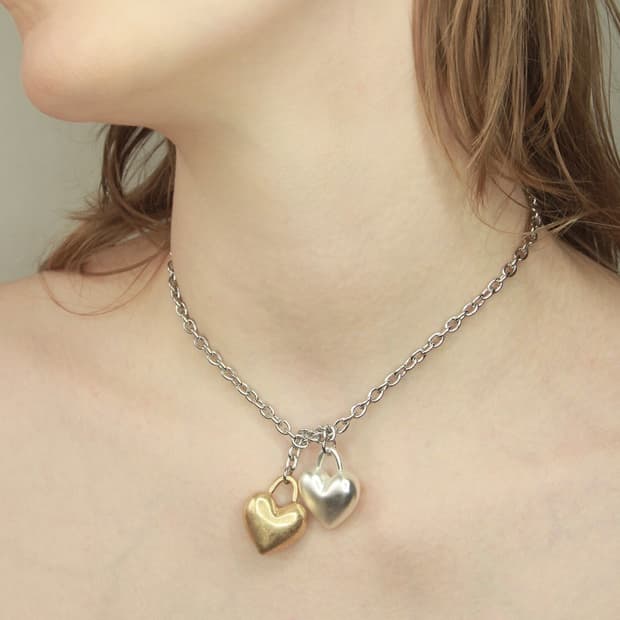 Marland Backus 하트목걸이 판매합니다