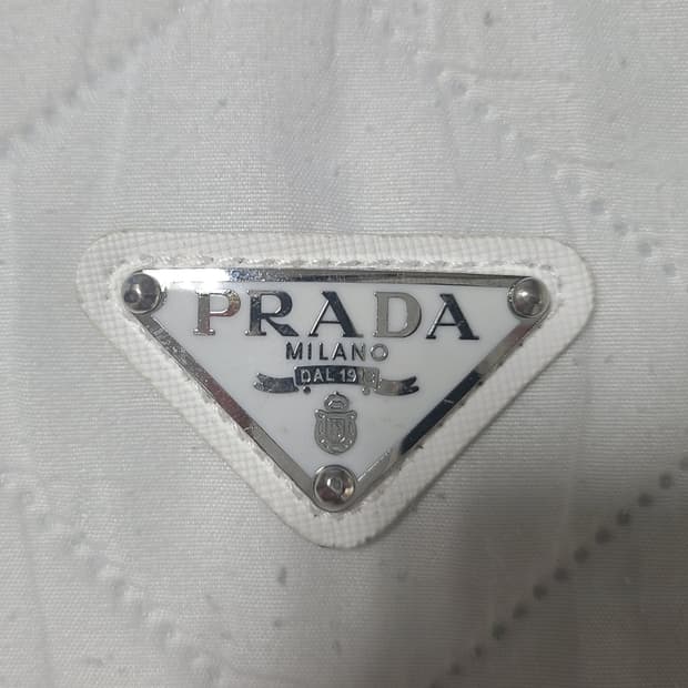 프라다 로고/ 엠블럼