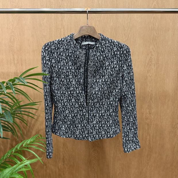 띠어리 럭스 슬림핏 노카라 자켓 트위드 텍스처 원단 디테일 블랙 화이트