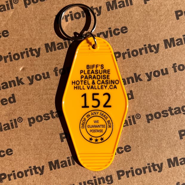 90s vtg Paradise Motel Keyring