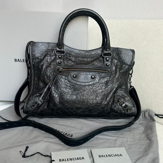 [SA 정품] 발렌시아가 르 시티 모터백 미디움 블랙