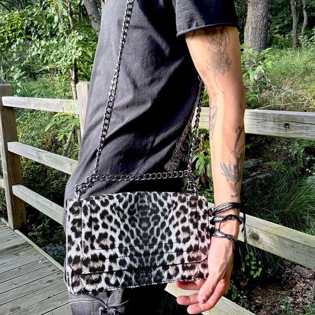 “Guess” Leopard Pattern Kitsch Y2K Mood 