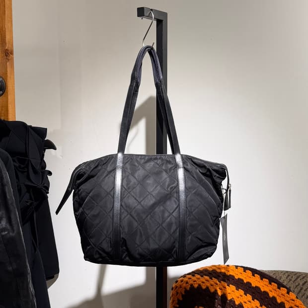 프라다 블랙 나일론 레더 퀼팅 트라이앵글 로고 토트백