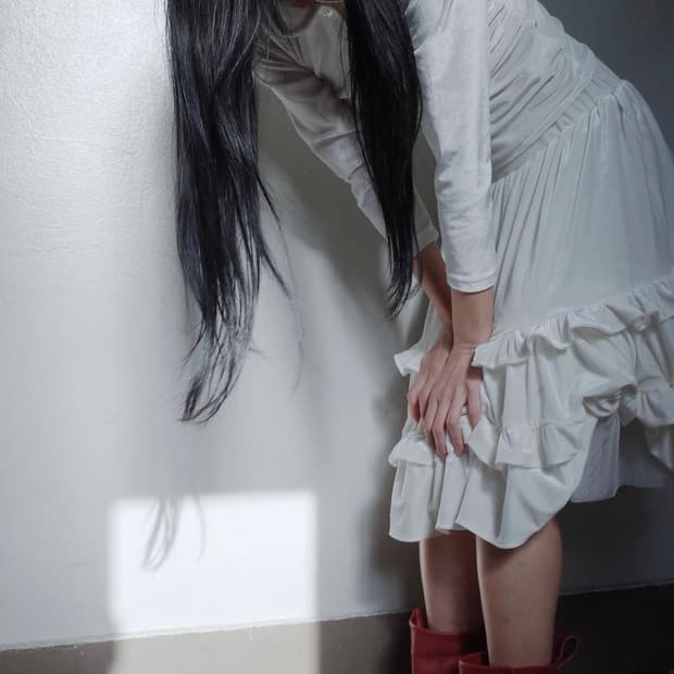 샵페어리 벨벳 샤 미디 스커트 아이보리