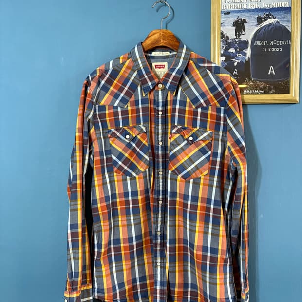 00‘s Levis Madras check western shirt. 