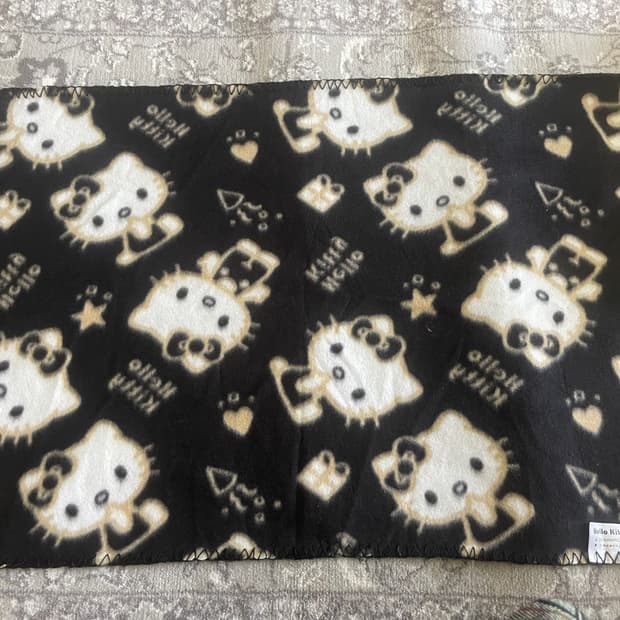 빈티지 산리오 헬로키티 블랙 무릎담요 💛🖤