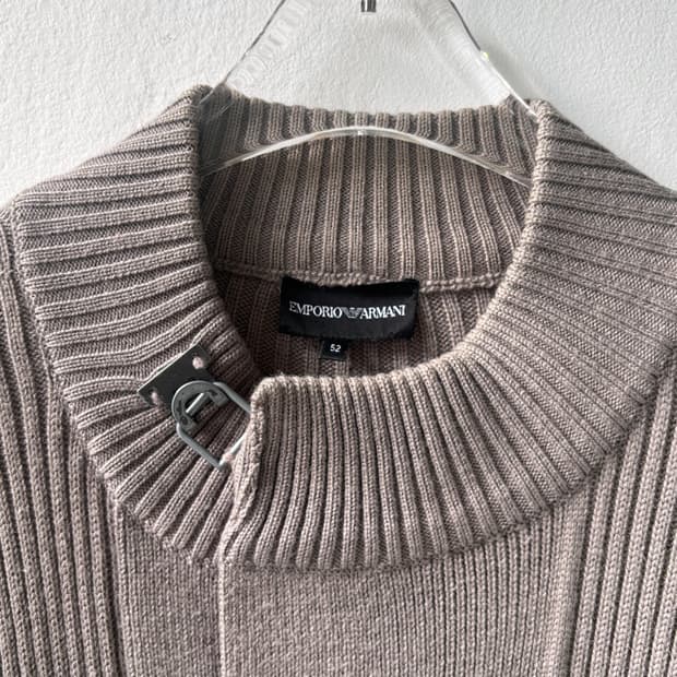 엠포리오 아르마니 후크 넥 스웨터