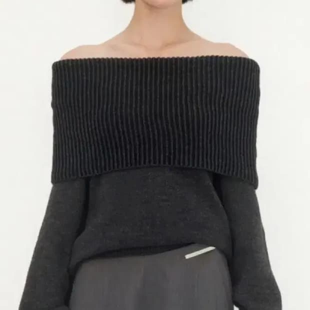 트리밍버드 오프숄더 Ribbed Open Shoulder Knit 차콜