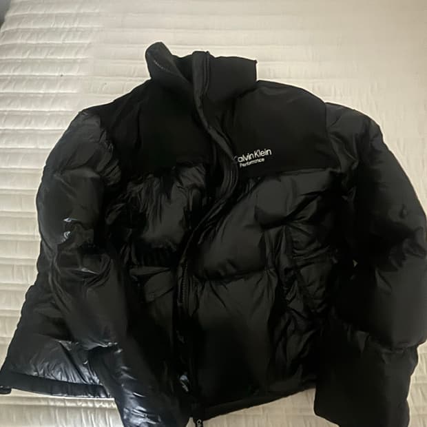 캘빈클라인 여성 숏 푸퍼 블랙