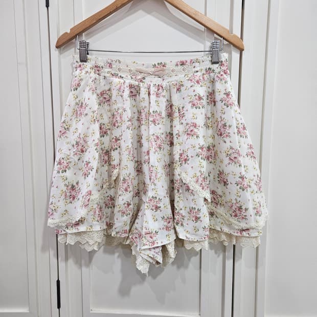 엑시즈팜(axes femme) 쉐비 로즈 레이스 큐롯 스커트