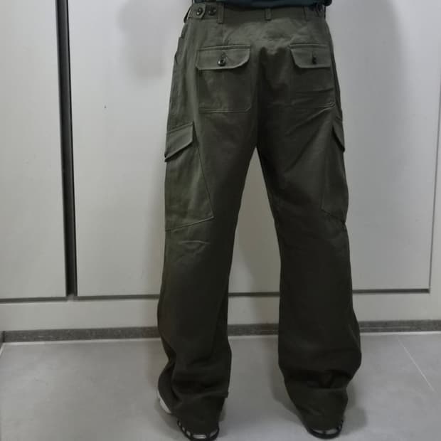 M51 오마주한 디자이너의 카키색 카고 팬츠. 29~31인치