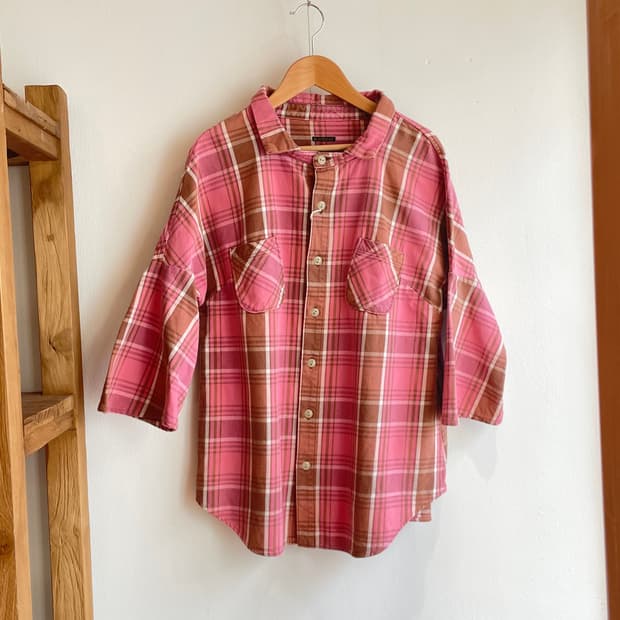 캐피탈 7부 플레어 체크 블라우스