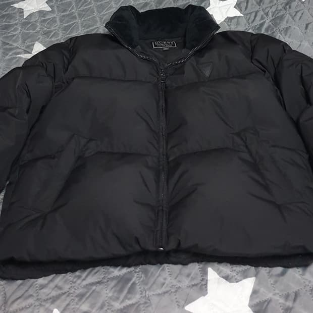 게스 덕다운 오버핏 블랙 삼각 엠블럼 숏패딩 (XS)