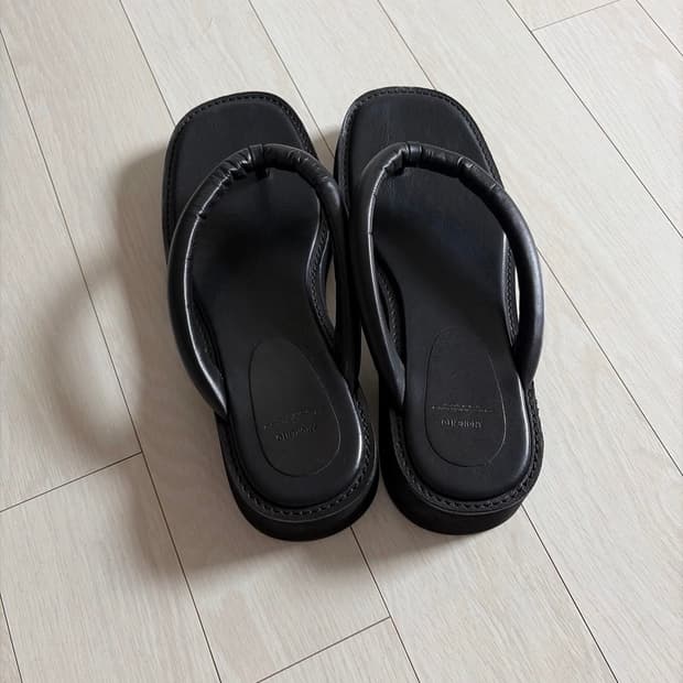아모멘토 플립플락