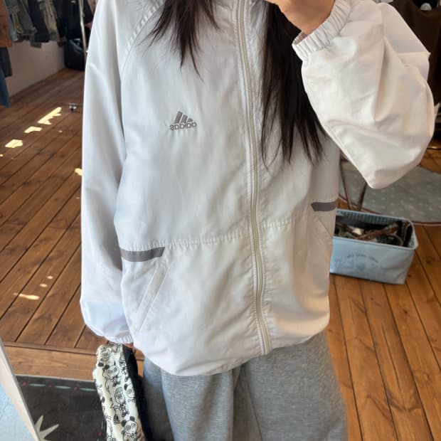 아디다스 화이트 실버 바람막이