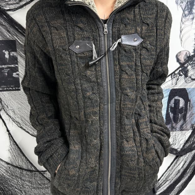 Fur detailed knit hood zipup