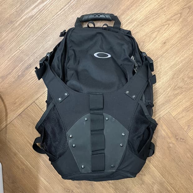 N215 오클리 백팩