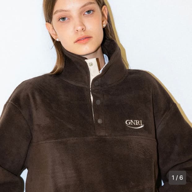 제너럴아이디어 하이넥 플리스 맨투맨 브라운