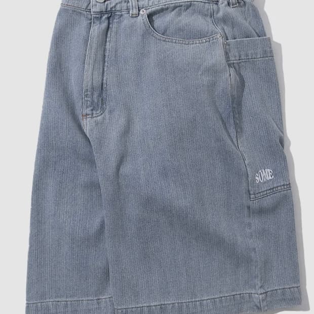 썸플레이스 스트라이프 버뮤다 와이드 자수 하프 데님 팬츠 [연청]