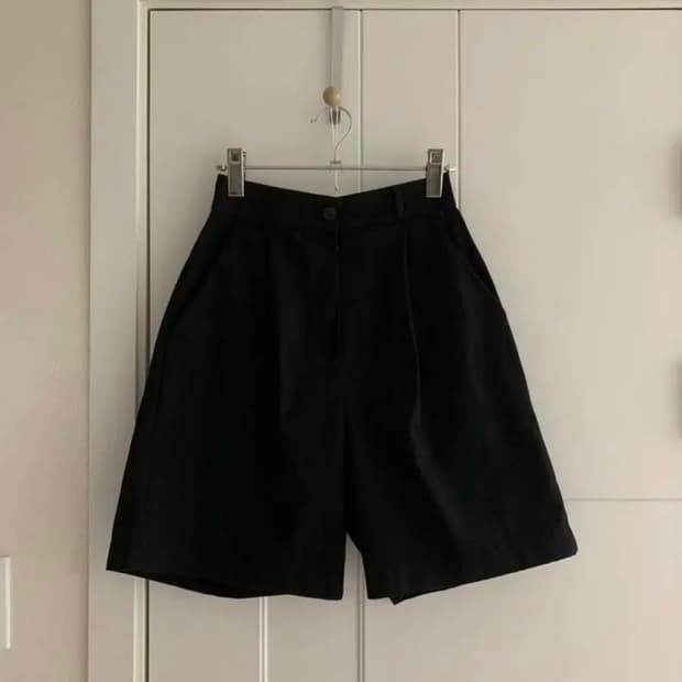 어텀 코튼 핀턱 버뮤다 팬츠 블랙