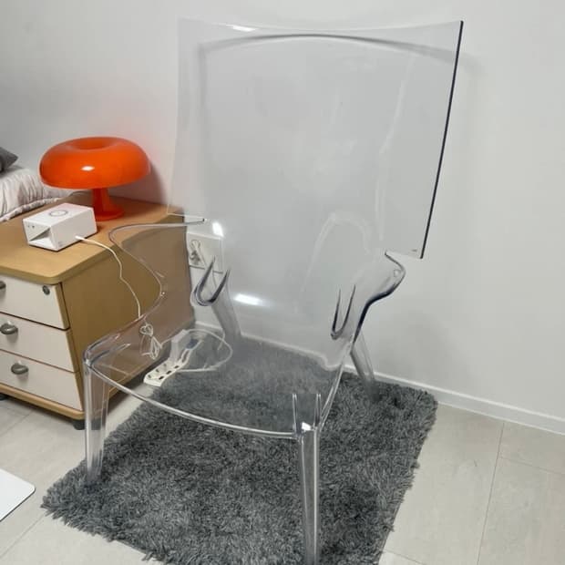 Kartell 필립스탁 엉클짐 Uncle Jim 투명 의자 라운지 체어