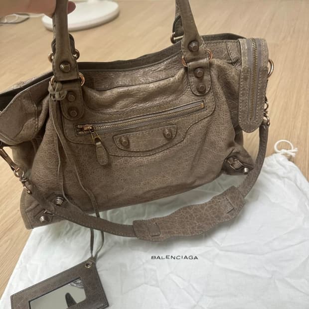 발렌시아가 자이언트 시티백