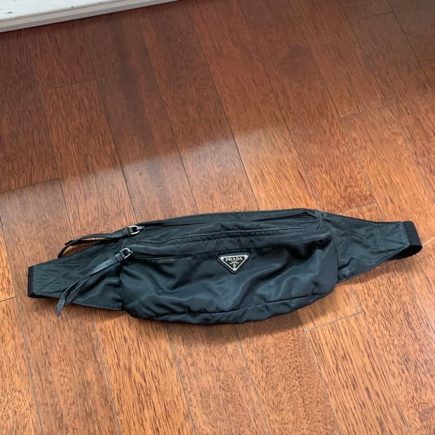 프라다 힙색