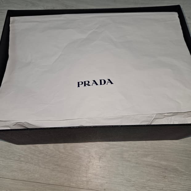 프라다 초콜릿 브러시드 가죽 로퍼