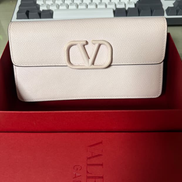 발렌티노 가라바니 브이로고 시그니처 체인 월렛