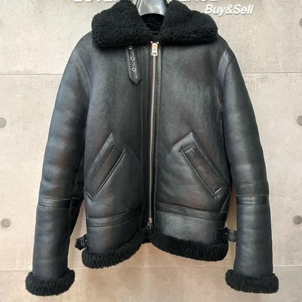 정품 아크네 스튜디오 검정색 무스탕 자켓입니다.