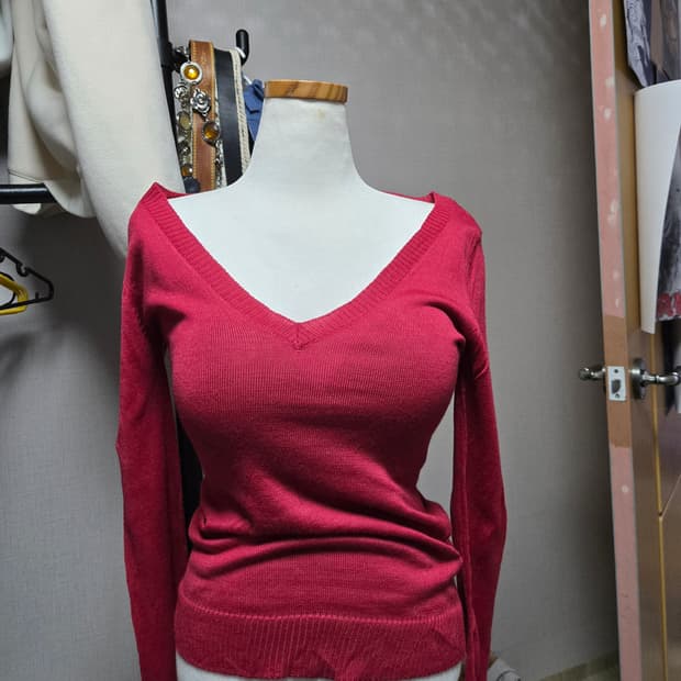 빈티지 딥브이넥 오프숄더 레드와인 니트