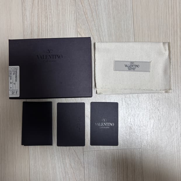 발렌티노 카드지갑