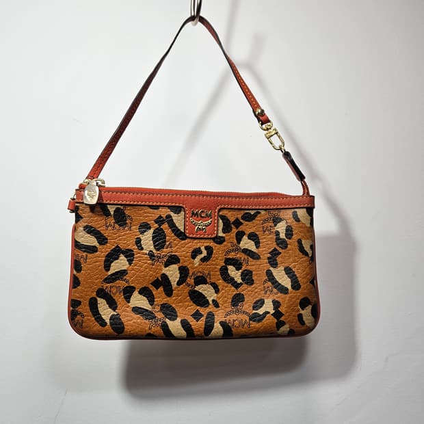 엠씨엠(MCM) 비스토스 레오파드 미니 숄더백 